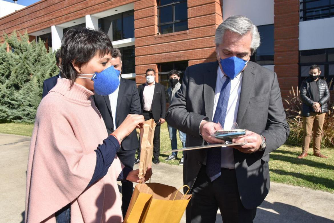 Coronavirus, Alberto Fernández y Mayra Mendoza, planta química Delta Plus en Quilmes	