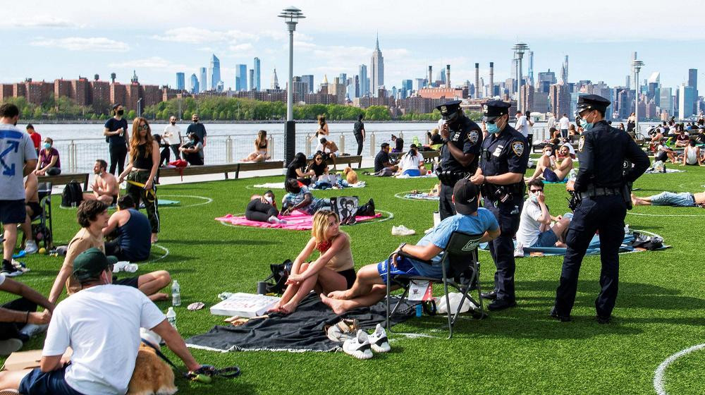 Coronavirus, Estados Unidos, Nueva York, plazas de estacionamiento humanas, Reuters	