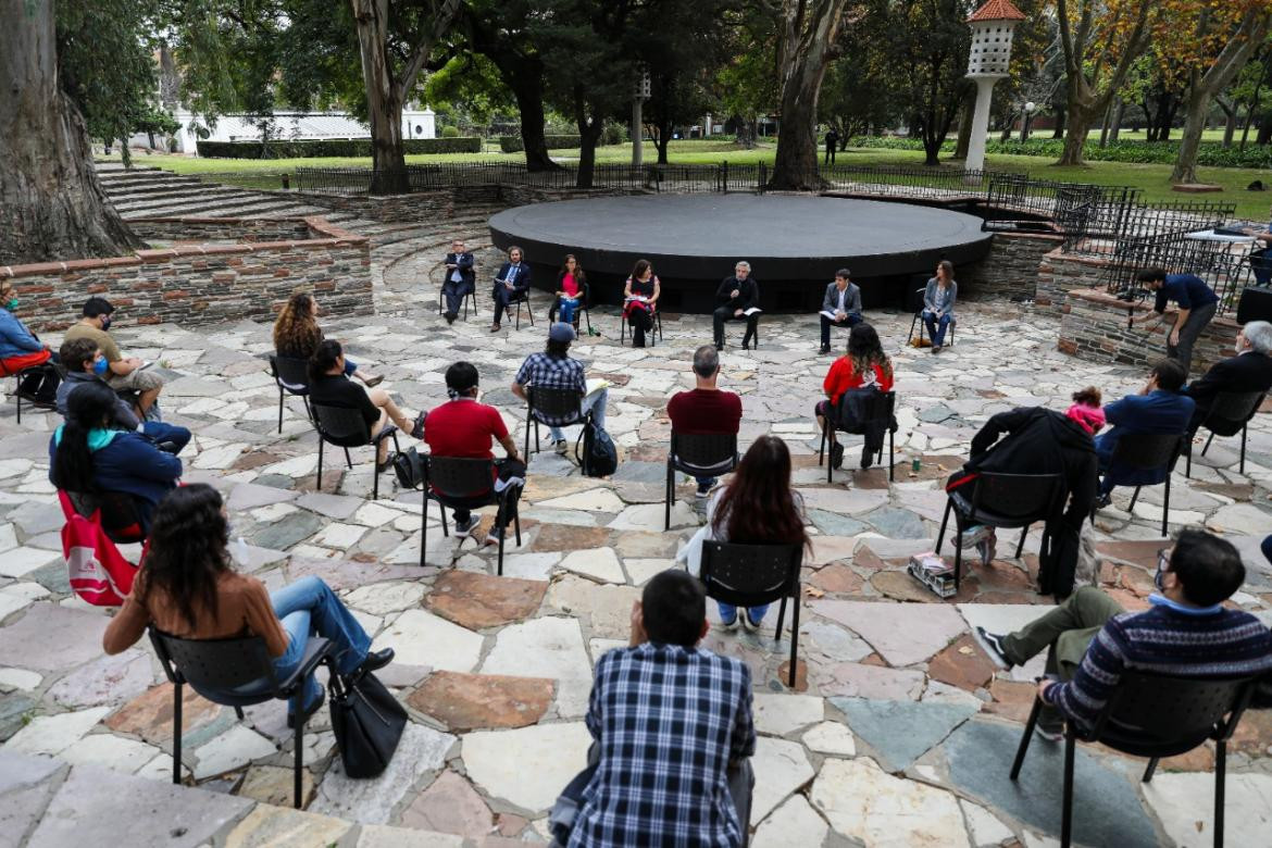 Alberto Fernández junto a referentes sociales de barrios populares de la Ciudad, AGENCIA NA