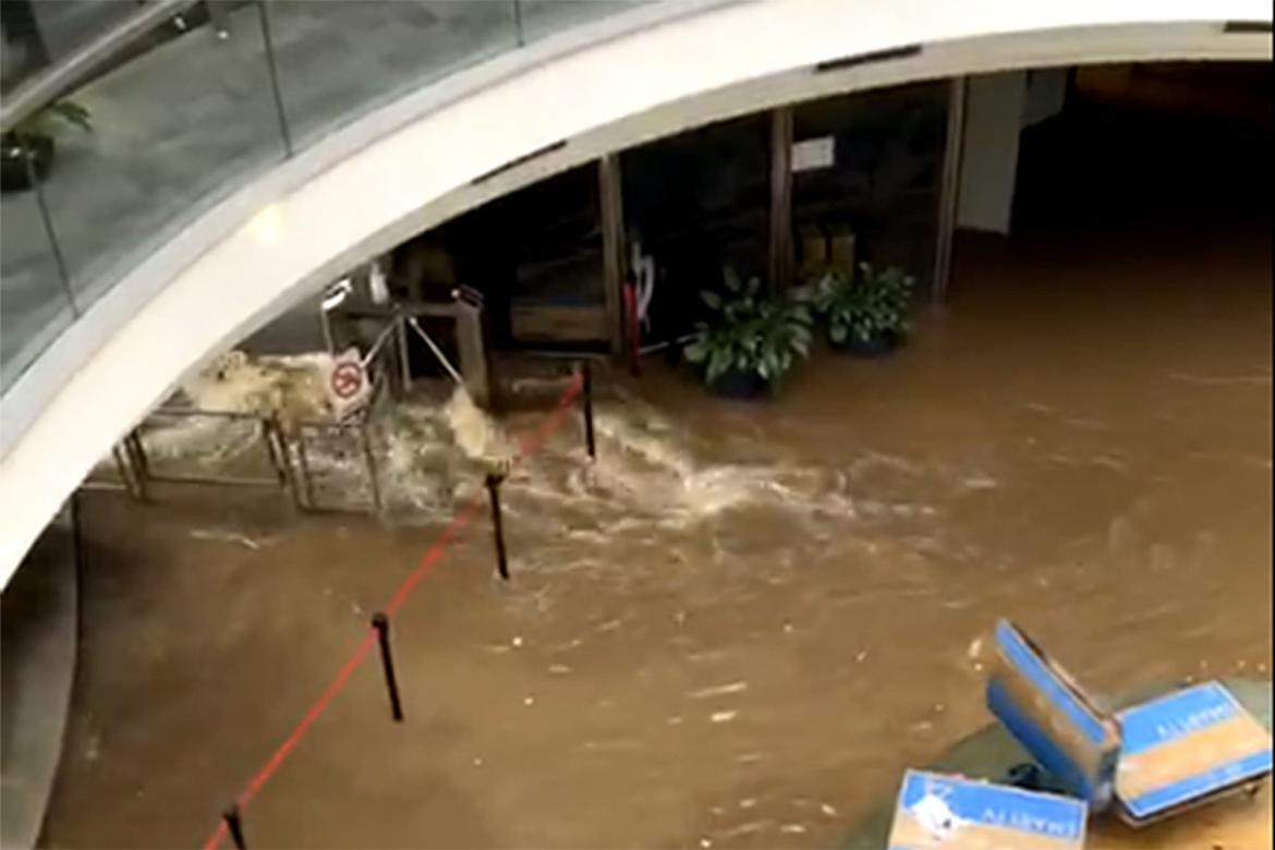 Inundaciones en sede de Torneos por rotura de caño maestro en San Telmo