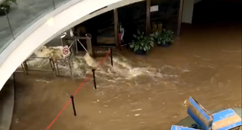 Inundaciones en sede de Torneos por rotura de caño maestro en San Telmo