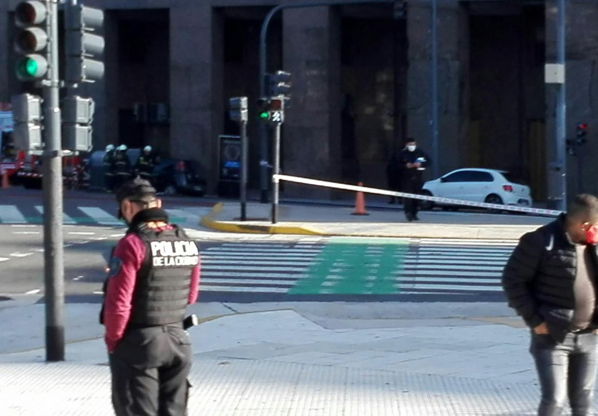 Evacuaron el Ministerio de Economía por fuga de gas, Foto Twitter	