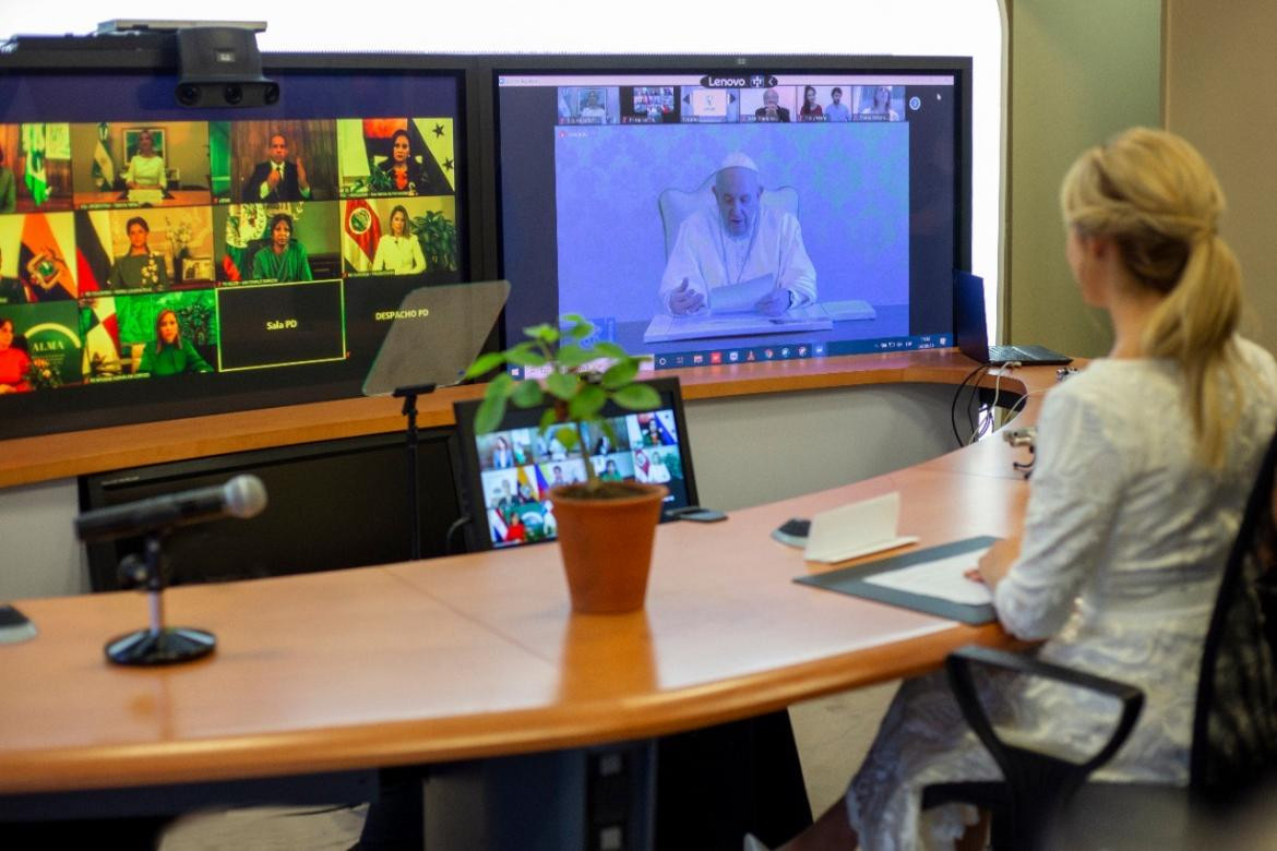 Encuentro virtual entre Papa Francisco y Fabiola Yañez