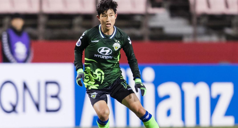 Lee Seung-gi, Futbolista coreano que marca gran gol en su liga