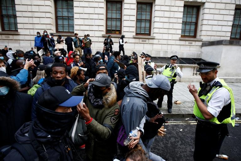 Manifestaciones contra el racismo, incidentes en Londres, Reuters