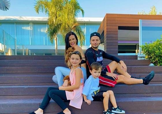 Natalie Weber, Mauro Zárate y sus hijos