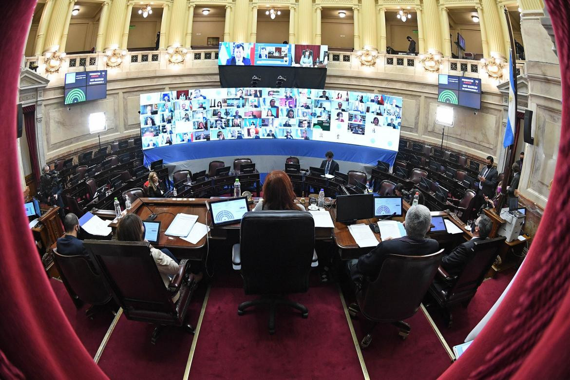 Sesión en el Senado, Agencia Na