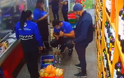 Inspectores en supermercado de La Plata