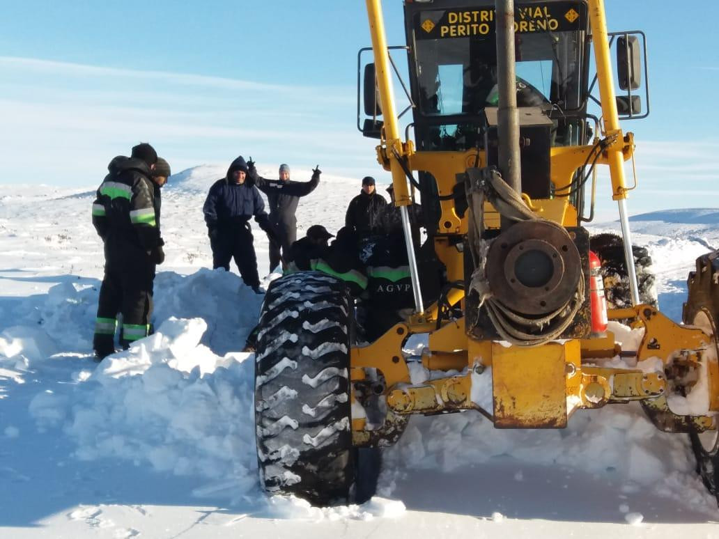 Santa Cruz, rescate a una pareja de abuelos aislada un mes por la nieve, Félix Fernández y Olga Llaneza, Foto La Opinión Austral