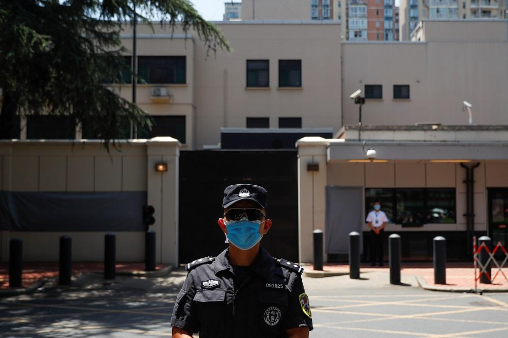 China toma el control del consulado de EE.UU. en Chengdu, Reuters