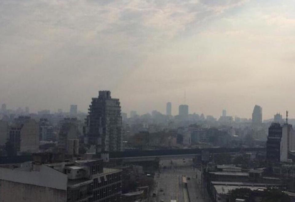 Humo en Buenos Aires, incendio en el Delta