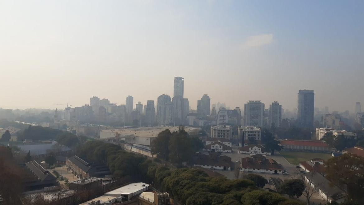 Humo en Buenos Aires, incendio en el Delta