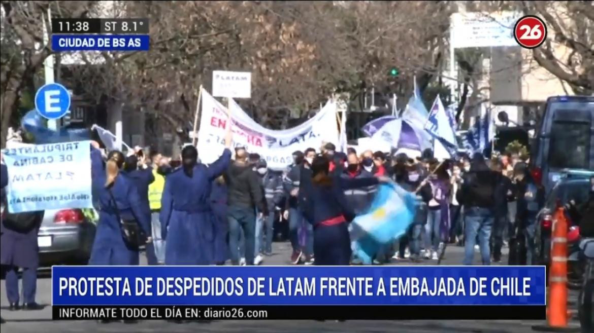 Protestas trabajadores LATAM frente a la embajada de Chile
