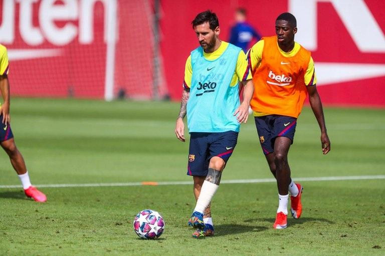 Lionel Messi entrenó con un vendaje en su pierna izquierda antes del partido con el Bayern Múnich de la Champions League (@FCBarcelona_ES)