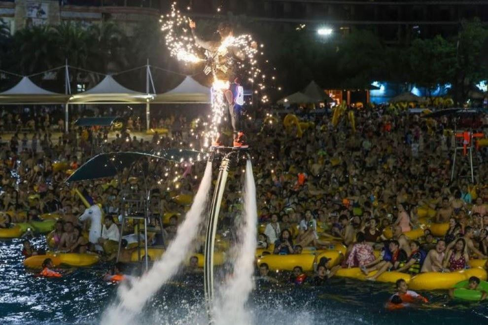 Megafiesta electrónica en una pileta de Wuhan, en el corazón de China y centro del coronavirus, Foto AFP