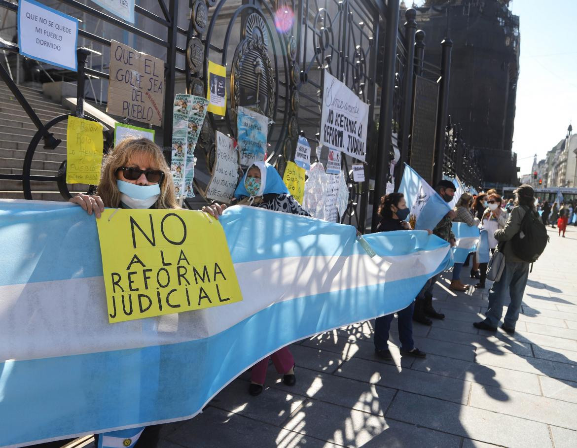 Manifestantes que se oponen a la reforma judicial impulsada por el oficialismo, Agencia NA