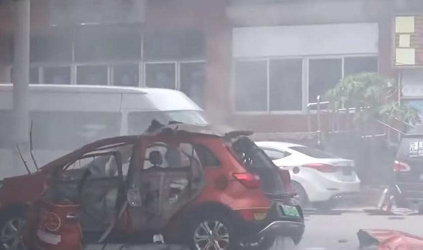 Video, auto explotado