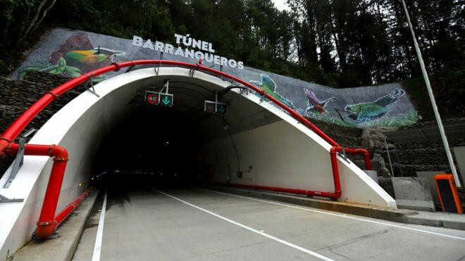 Túnel de la Línea, Colombia, Foto Ministerio de Obras Públicas de Colombia.