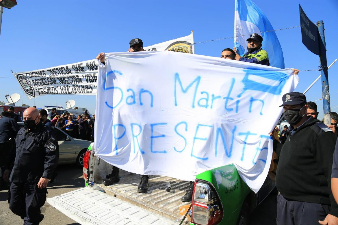 Protesta de la Policía Bonaerense junto a sus familias