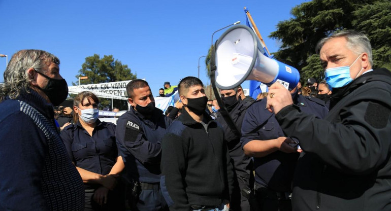 Protesta de la Policía Bonaerense junto a sus familias