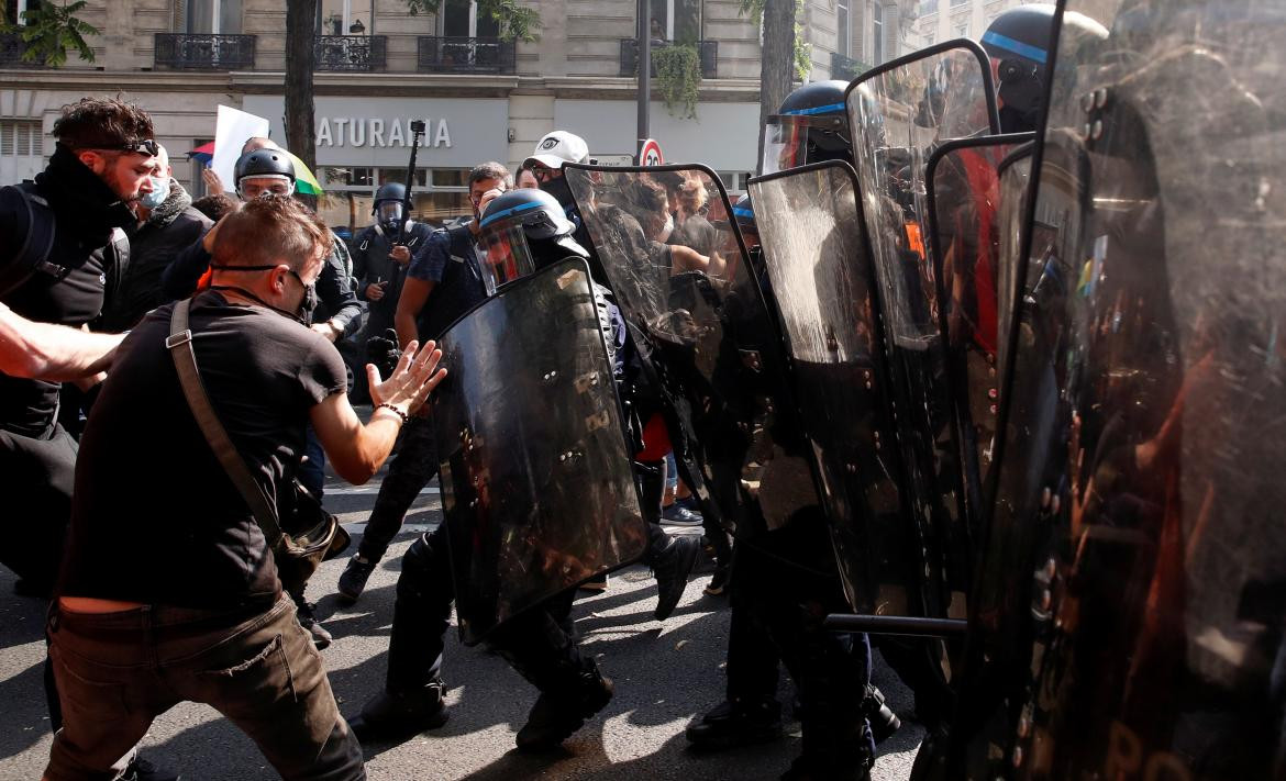 Francia, detenidos y serios incidentes en protesta de chalecos amarillos en París, REUTERS