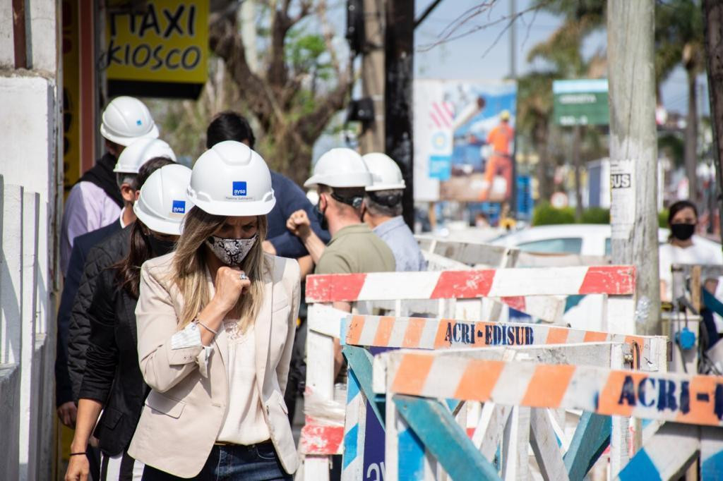 Malena Galmarini supervisó obra de cloaca para 10.000 vecinos de Tigre junto a concejales