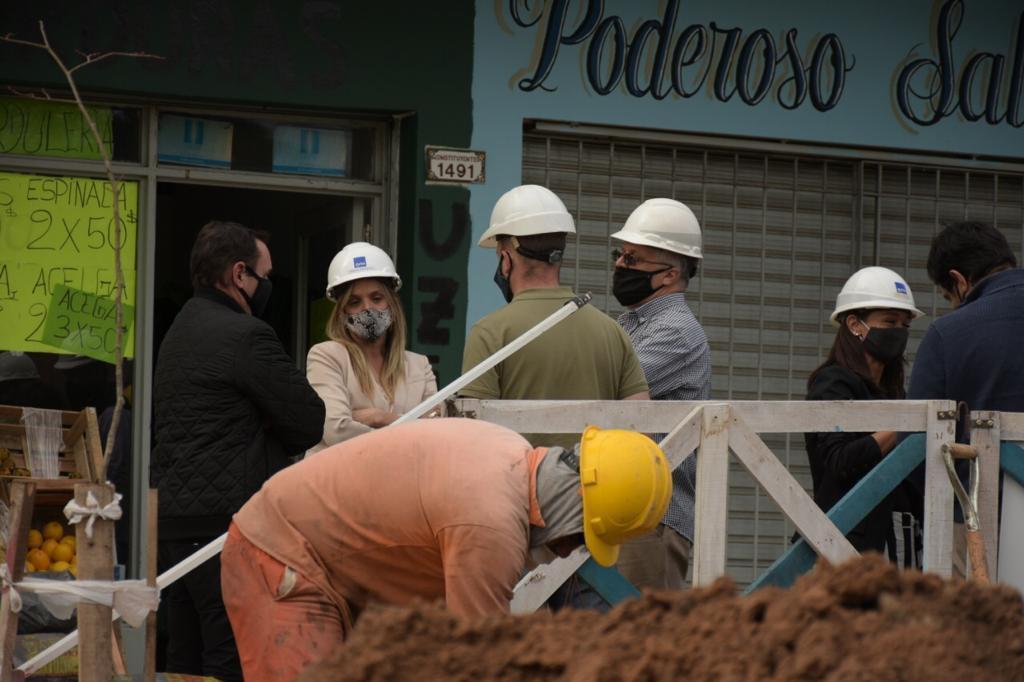 Malena Galmarini supervisó obra de cloaca para 10.000 vecinos de Tigre junto a concejales