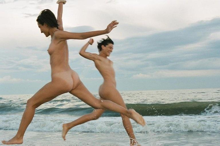 Calu Rivero desnuda con su amiga en Estados Unidos