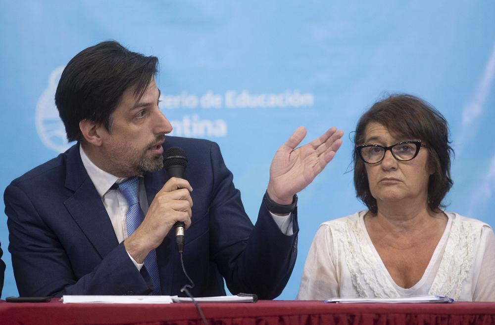 Nicolás Trotta y Sonia Alesso, Educación, NA