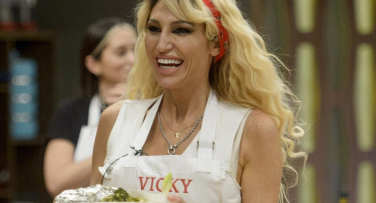 La divertida confusión de Vicky Xipolitakis en el debut de Masterchef Celebrity
