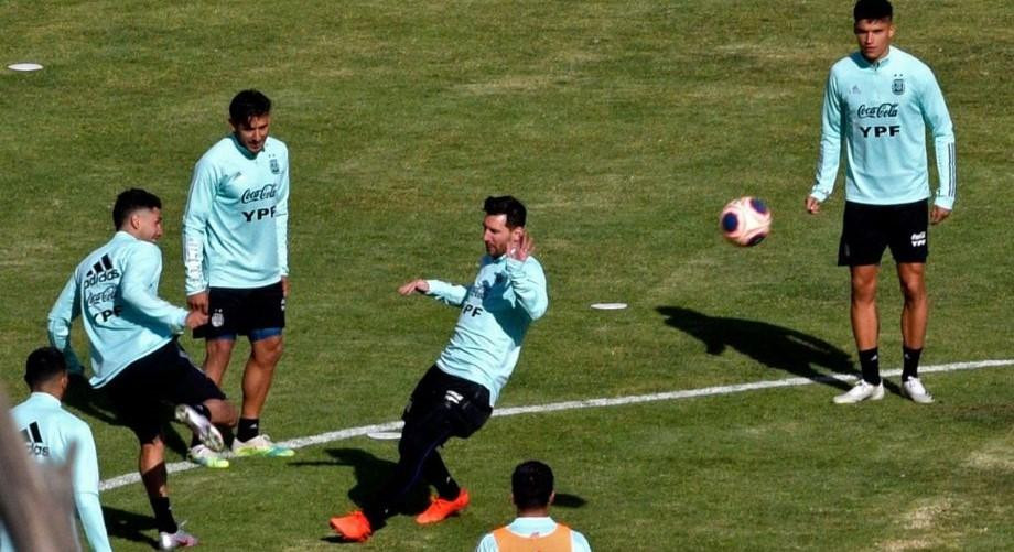 Un drone sorprendió a la selección argentina en el entrenamiento y Scaloni lo mandó a bajar