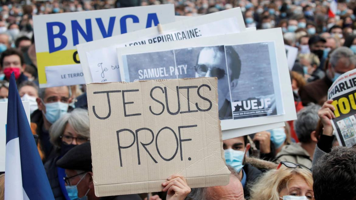 Protestas en Paris por asesinato del profesor