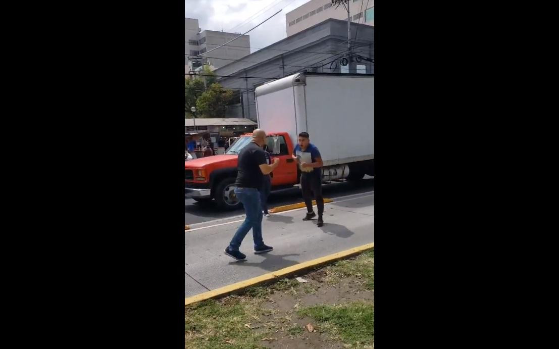 Video viral a lo Rocky, insólita pelea callejera en Ciudad de México	