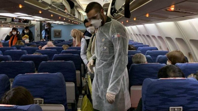 Pasajeros en avión, coronavirus