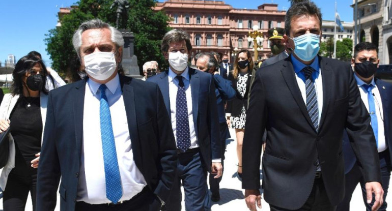 Alberto Fernández junto a Cafiero y Massa, caminaron desde La Rosada hasta el CCK en el homenaje a Néstor Kirchner, Prensa Massa
