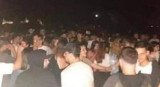 Un grupo de jóvenes realizaron una fiesta clandestina en un cementerio y se sacaron fotos con los ataúdes