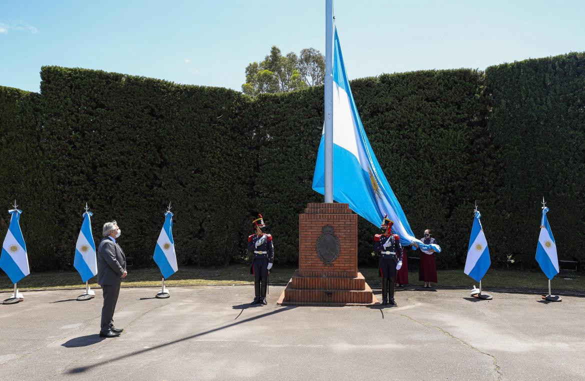 El presidente Alberto Fernández encabezó el acto por el bicentenario del primer izamiento de la bandera argentina en las Islas Malvinas, Foto NA