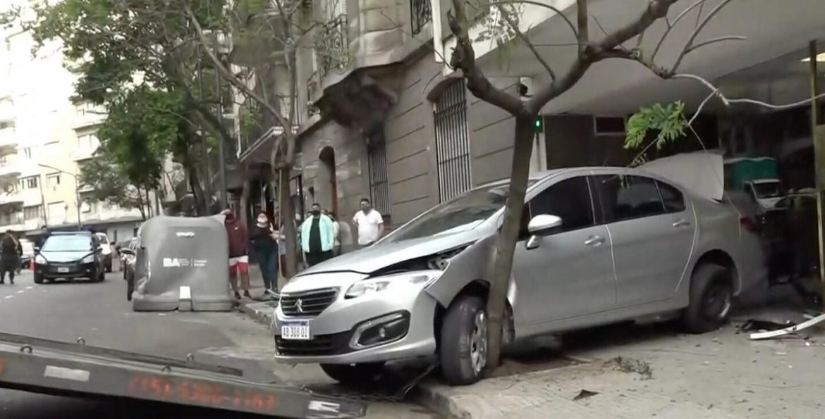 Choque Recoleta autos estacionados