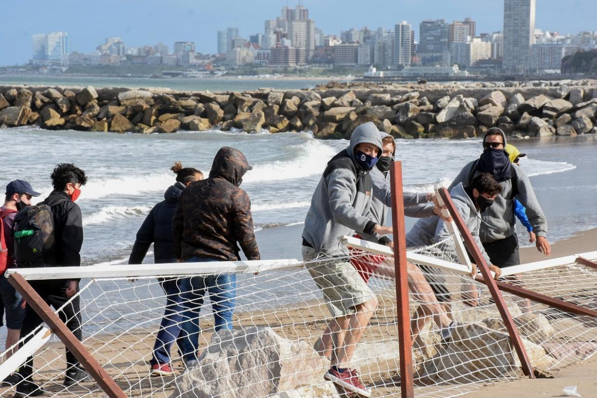 Protestas en Mar del Plata en defensa de la playa pública