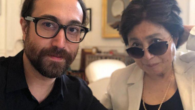 Yoko Ono, con importantes problemas físicos, cedió la gestión de sus negocios a su hijo Sean Lennon