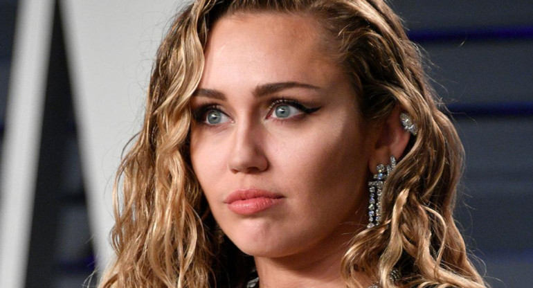 Miley Cyrus volvió a caer en el alcohol
