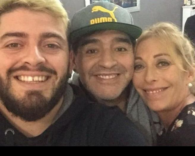 Diego Junior junto a Diego Maradona y Cristiana Sinagra