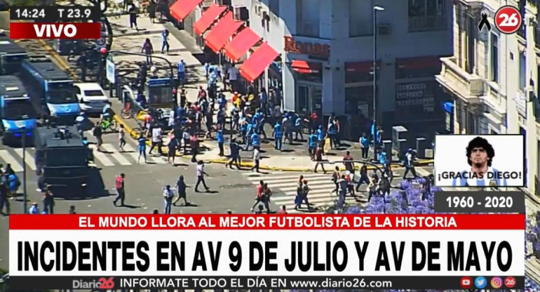 Incidentes en avenida 9 de julio con gente que quedó sin poder entrar al velatorio de Maradona, Canal 26	