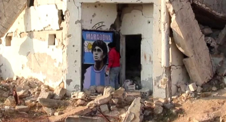 Muerte de Diego Maradona, artista Aziz Asmar, mural, Siria, Foto Reuters