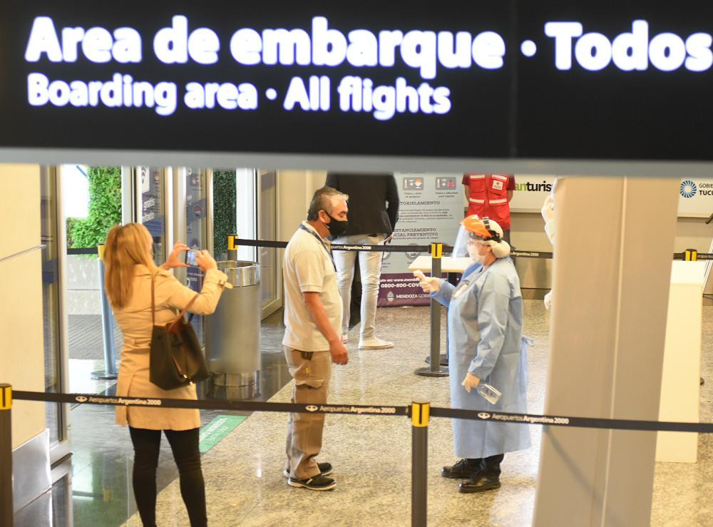 Coronavirus, Argentina, pandemia, controles en Ezeiza, NA