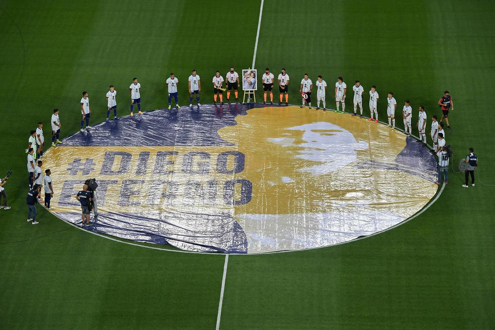 Boca y Newells rindieron un emotivo homenaje a Diego Maradona en la Bombonera, NA