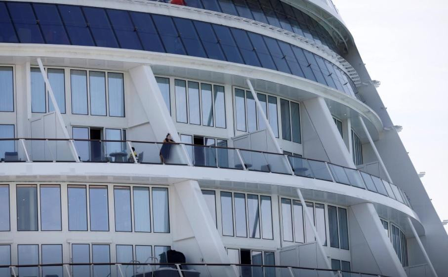 Confinan a 1.700 personas en un crucero de Singapur por un caso de COVID-19, REUTERS