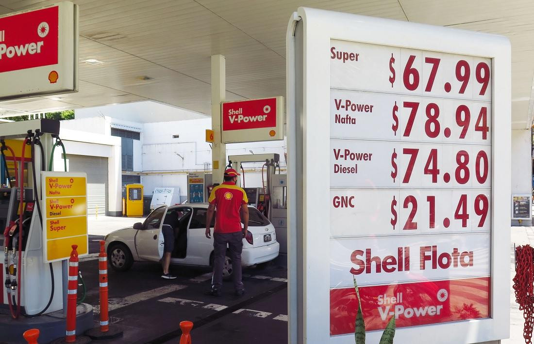 Estación de servicio Shell, combustibles, nafta, Foto NA