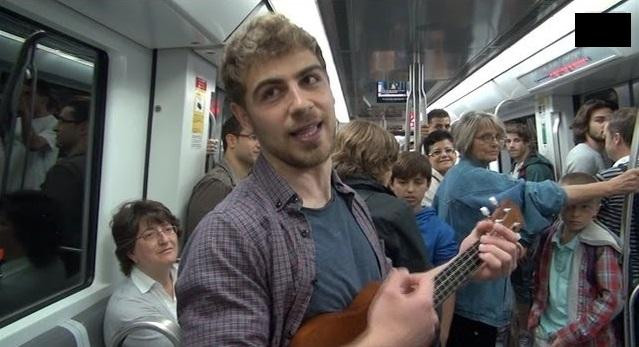 Joven cantó su CV en el subte y consiguió trabajo