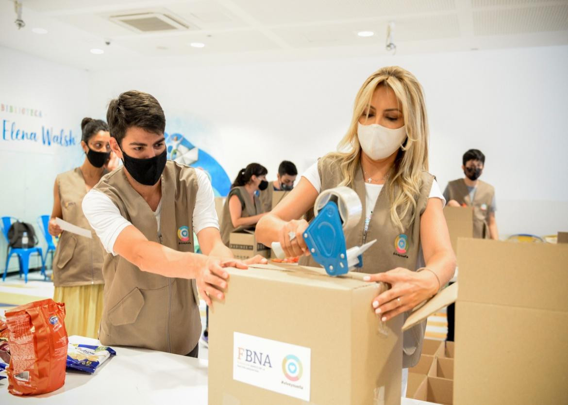 Fabiola Yáñez a través de donaciones consiguió enviar cajas navidenas a 551 hogares convivenciales del país, Prensa Presidencia	